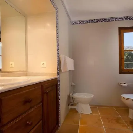 House Walking Distance To By Renthousing *